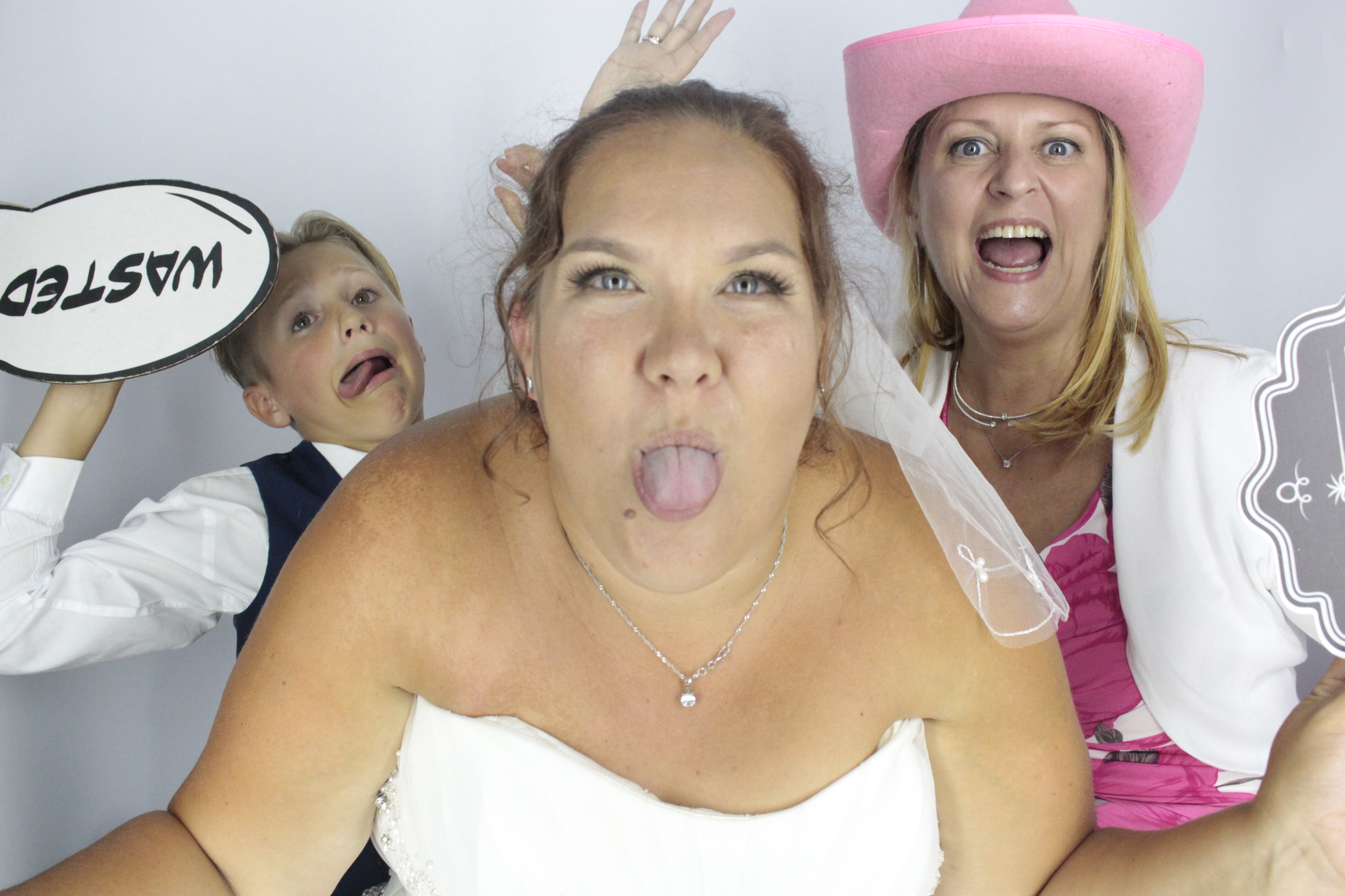  Heather & Daniel's Wedding | View more photos from the event at gallery.myphotoboothexperience.co.uk/u/MyPhotoBoothExperienceLtd/Heather-Daniels-Wedding